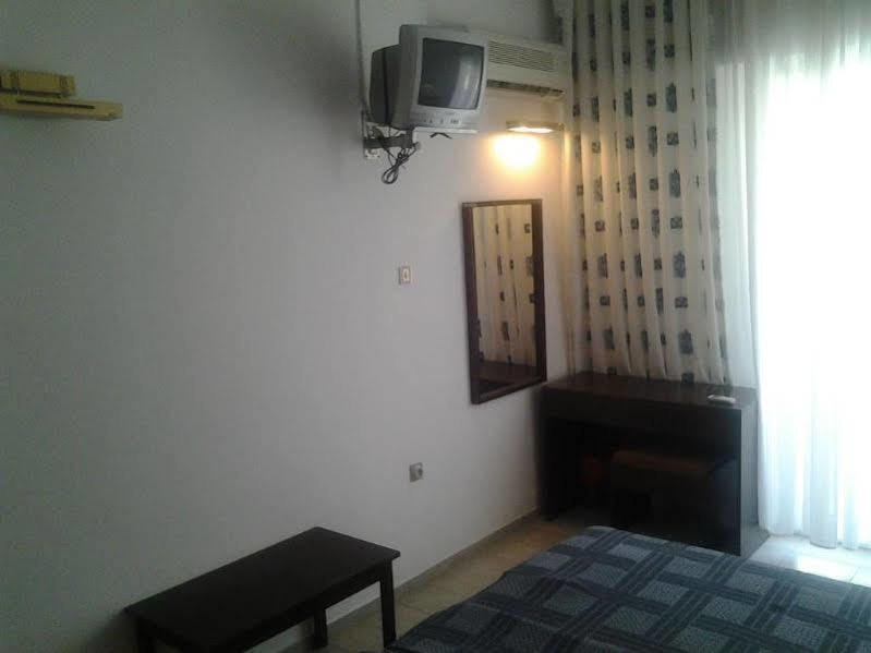 Oasis Hotel Maszúri Kültér fotó